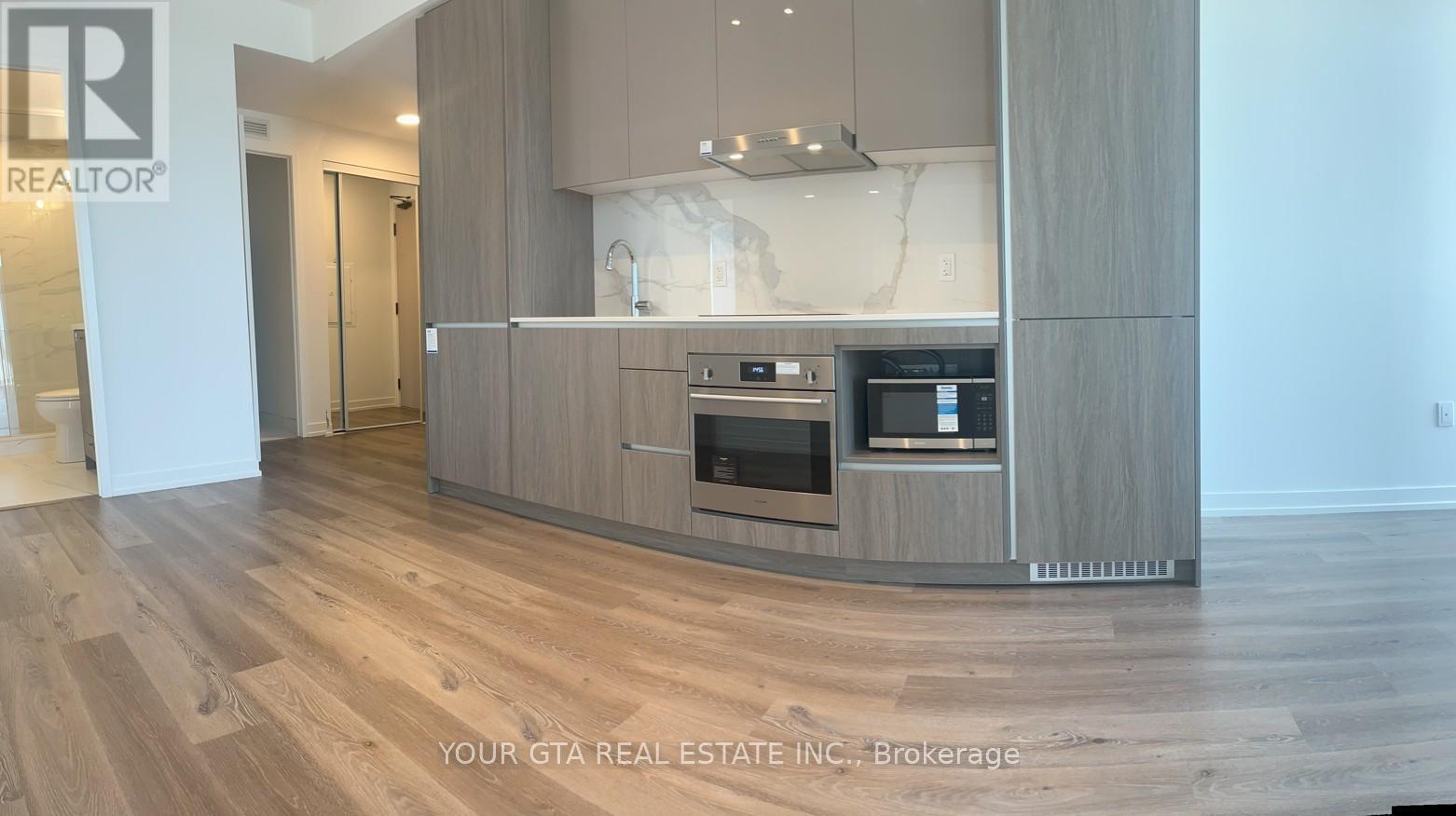 Photo 5 of 2912 28 Interchange Way, Vaughan ON