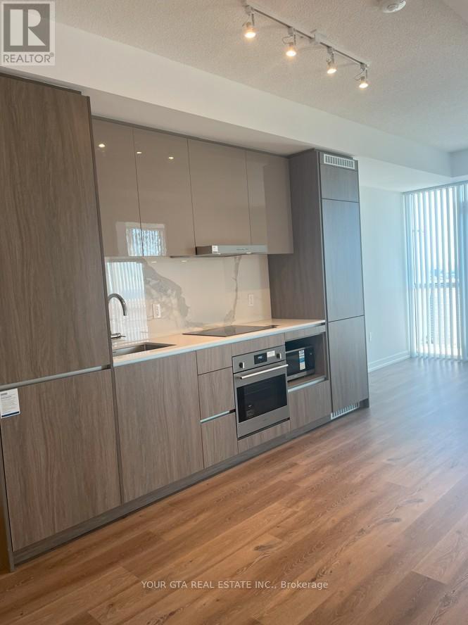 Photo 3 of 2912 28 Interchange Way, Vaughan ON