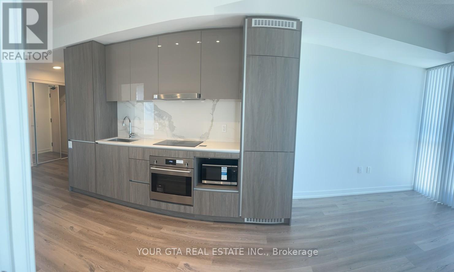Photo 2 of 2912 28 Interchange Way, Vaughan ON