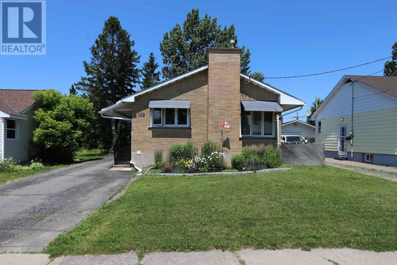 Photo 2 of 108 Smale Ave, Sault Ste Marie ON