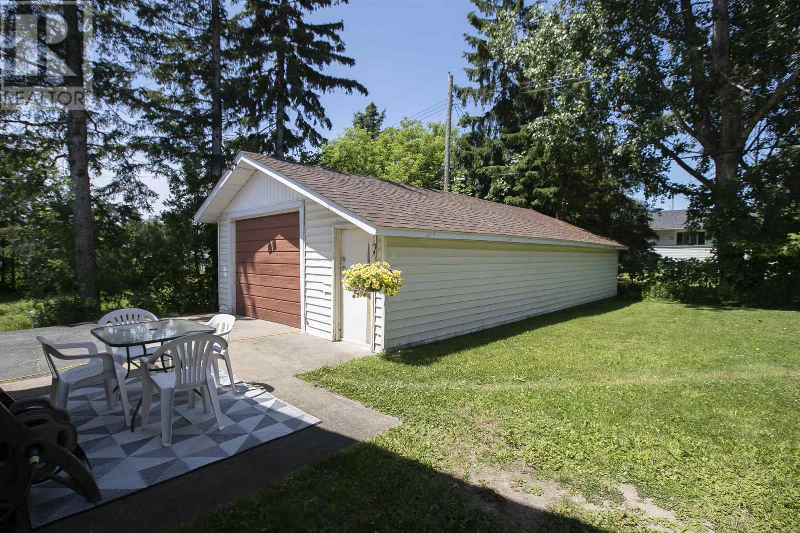 Photo 9 of 108 Smale Ave, Sault Ste Marie ON