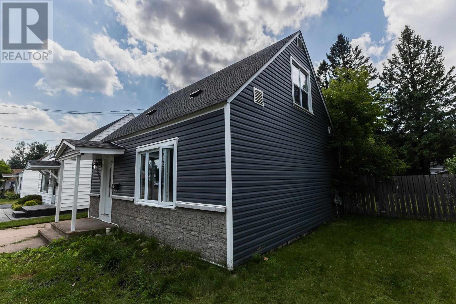 Photo 3 of 121 Brien Ave, Sault Ste Marie ON