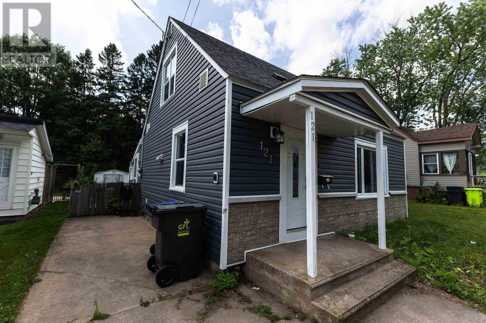 Photo 4 of 121 Brien Ave, Sault Ste Marie ON