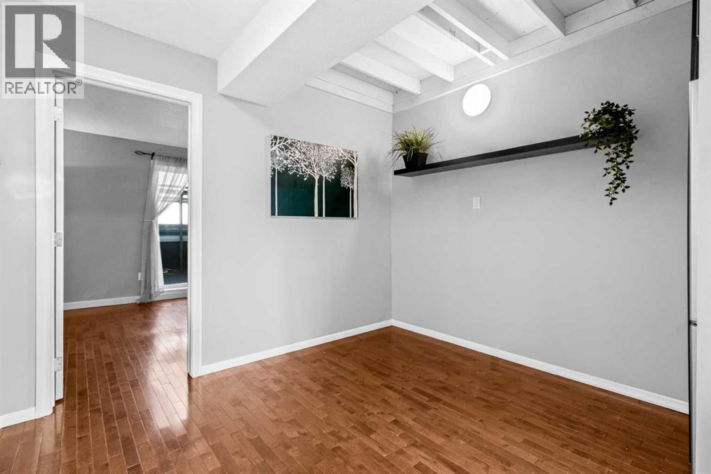Photo 10 of 8 3726 Centre Street Ne, Calgary AB