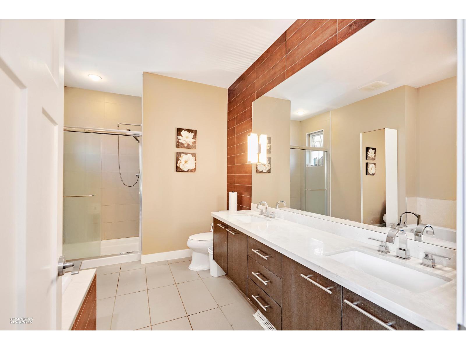 Photo 12 of 41 15977 26 Avenue, Surrey BC