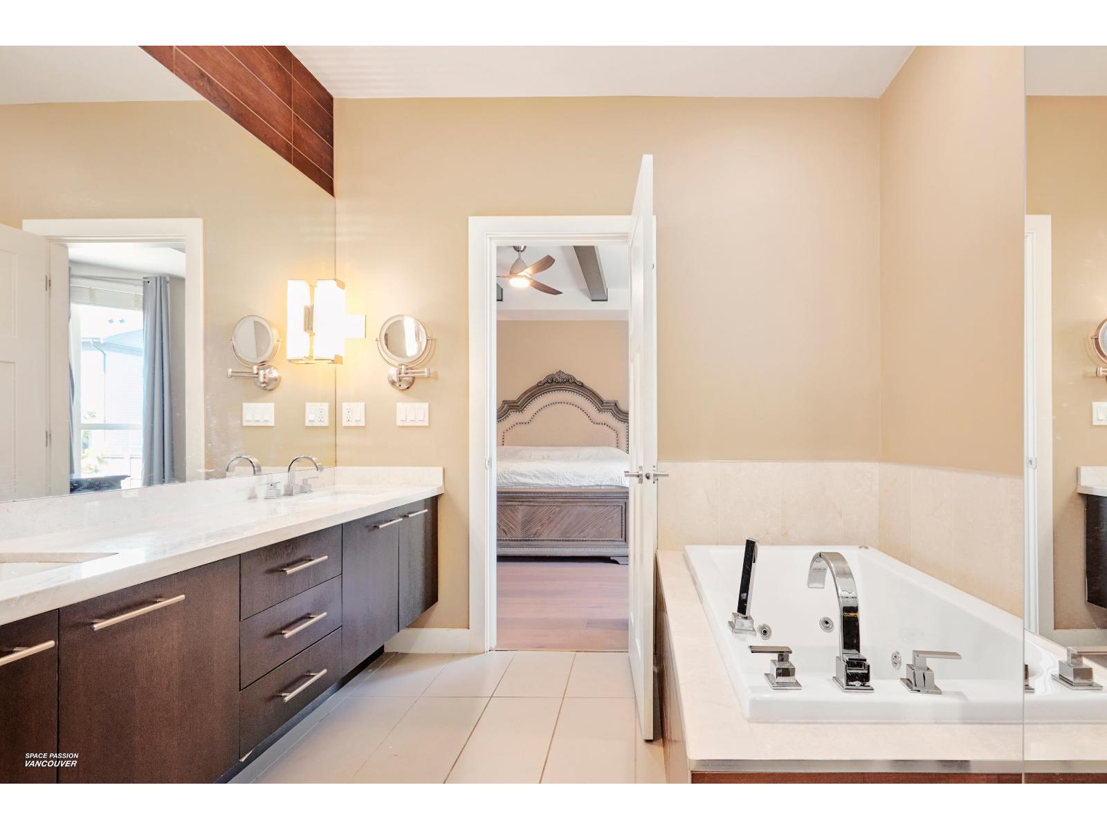 Photo 13 of 41 15977 26 Avenue, Surrey BC