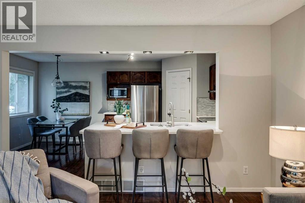 Photo 10 of 2 1914 25 Street Sw, Calgary AB