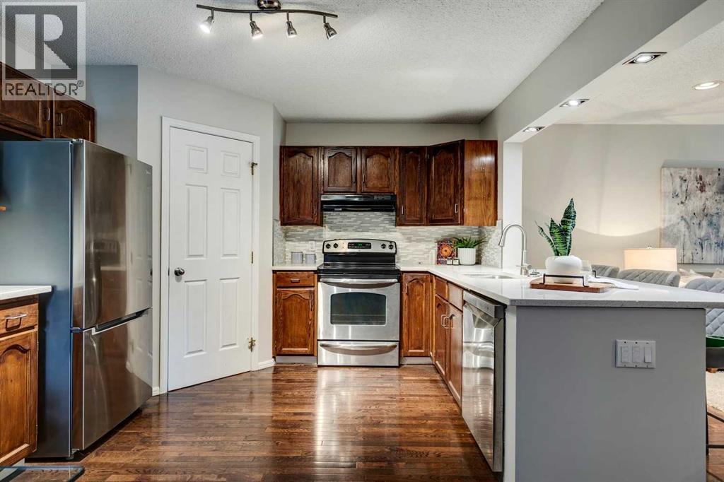Photo 11 of 2 1914 25 Street Sw, Calgary AB