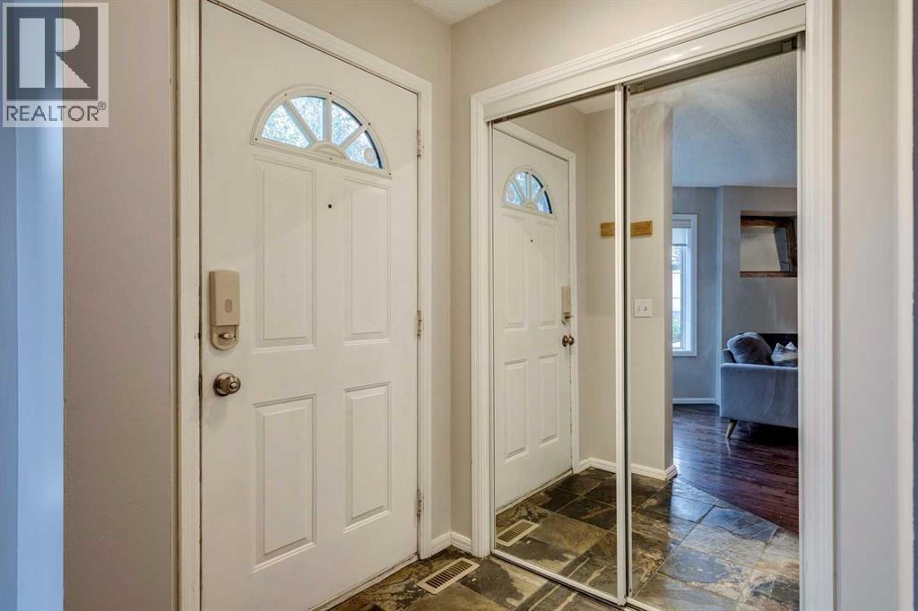 Photo 3 of 2 1914 25 Street Sw, Calgary AB