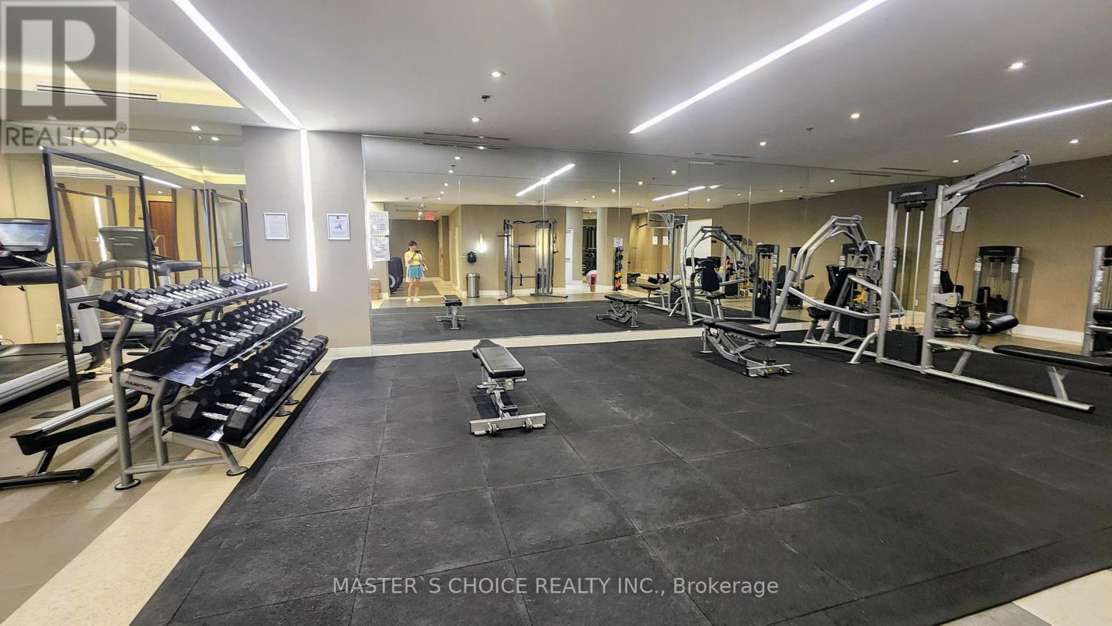 Photo 2 of 409 111 St Clair Avenue W, Toronto ON