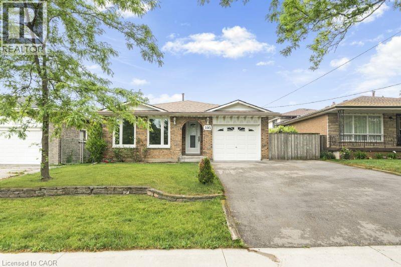 Photo 2 of 105 Lavina Crescent, Hamilton ON