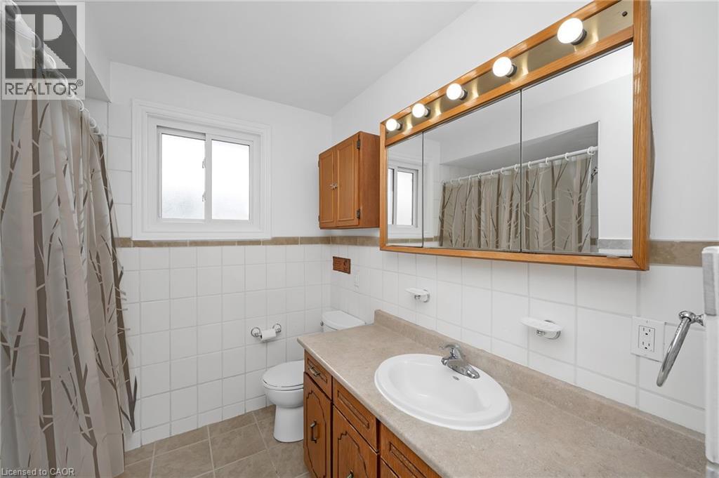 Photo 21 of 105 Lavina Crescent, Hamilton ON