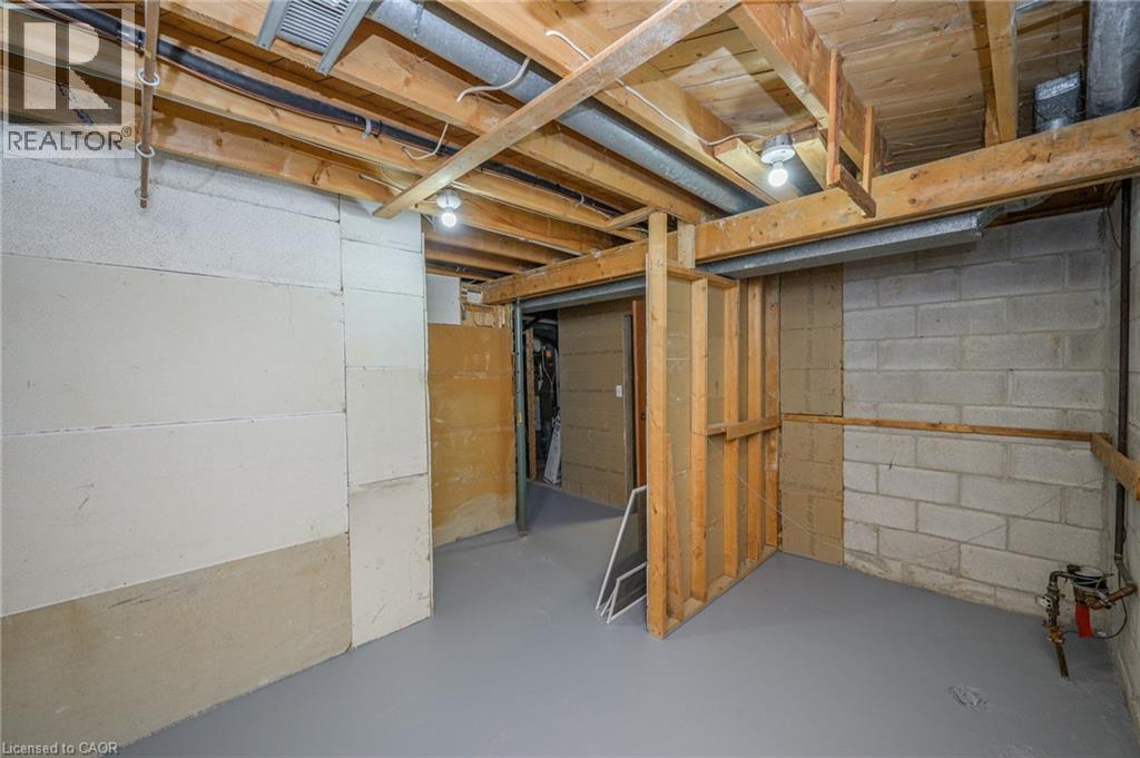 Photo 32 of 105 Lavina Crescent, Hamilton ON