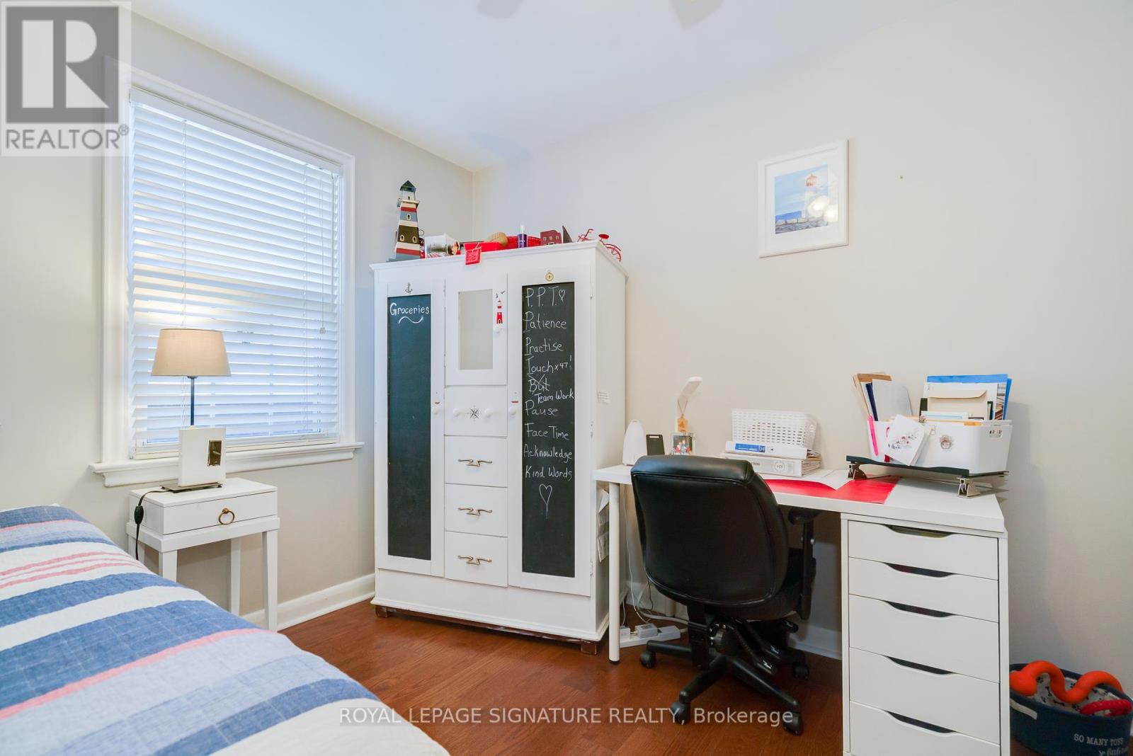 Photo 13 of 22 Bardwell Crescent, Toronto ON