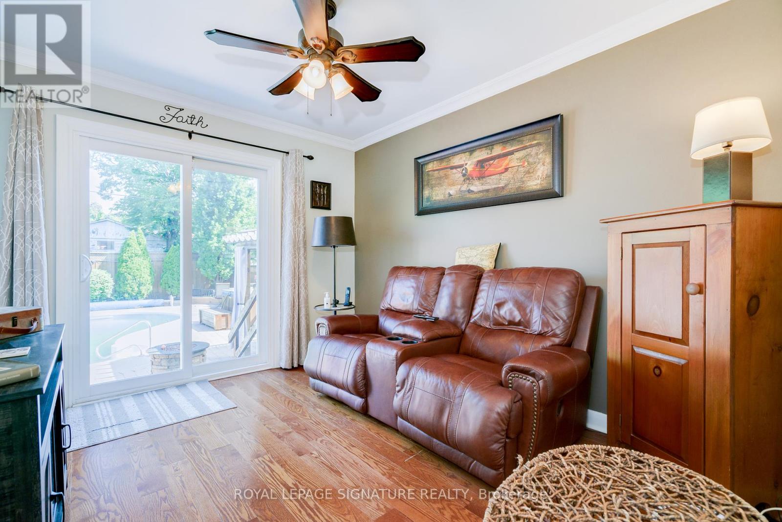 Photo 14 of 22 Bardwell Crescent, Toronto ON