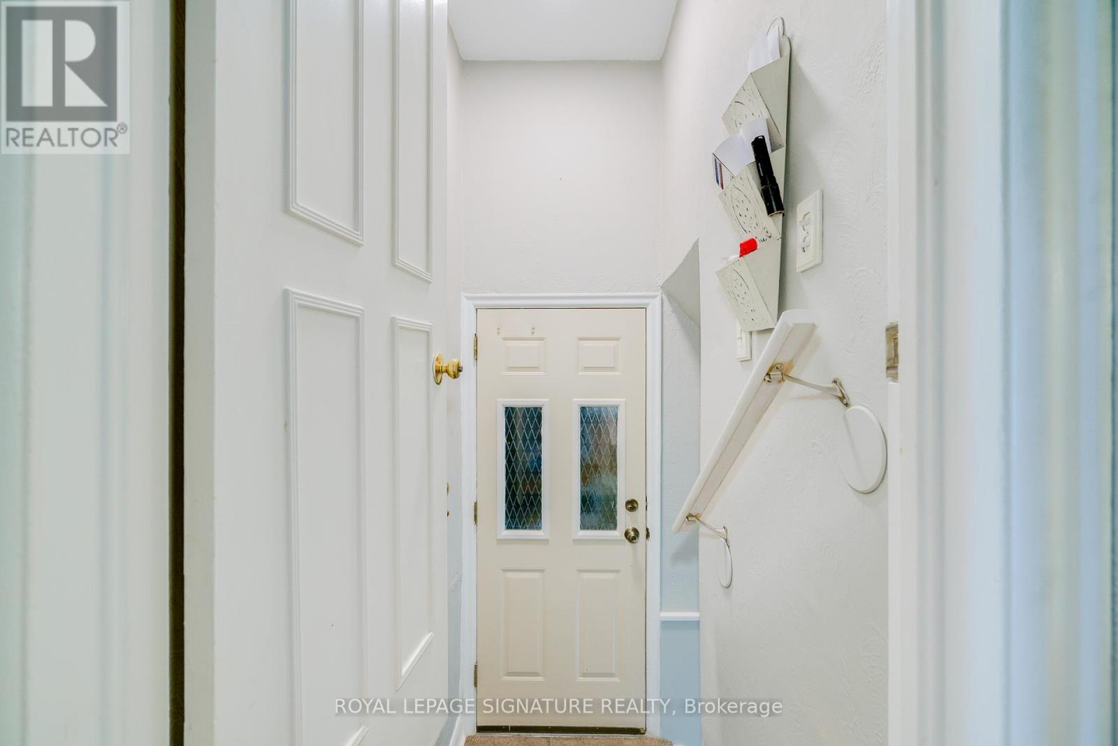 Photo 18 of 22 Bardwell Crescent, Toronto ON