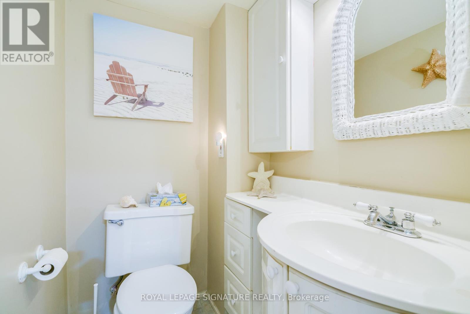 Photo 28 of 22 Bardwell Crescent, Toronto ON