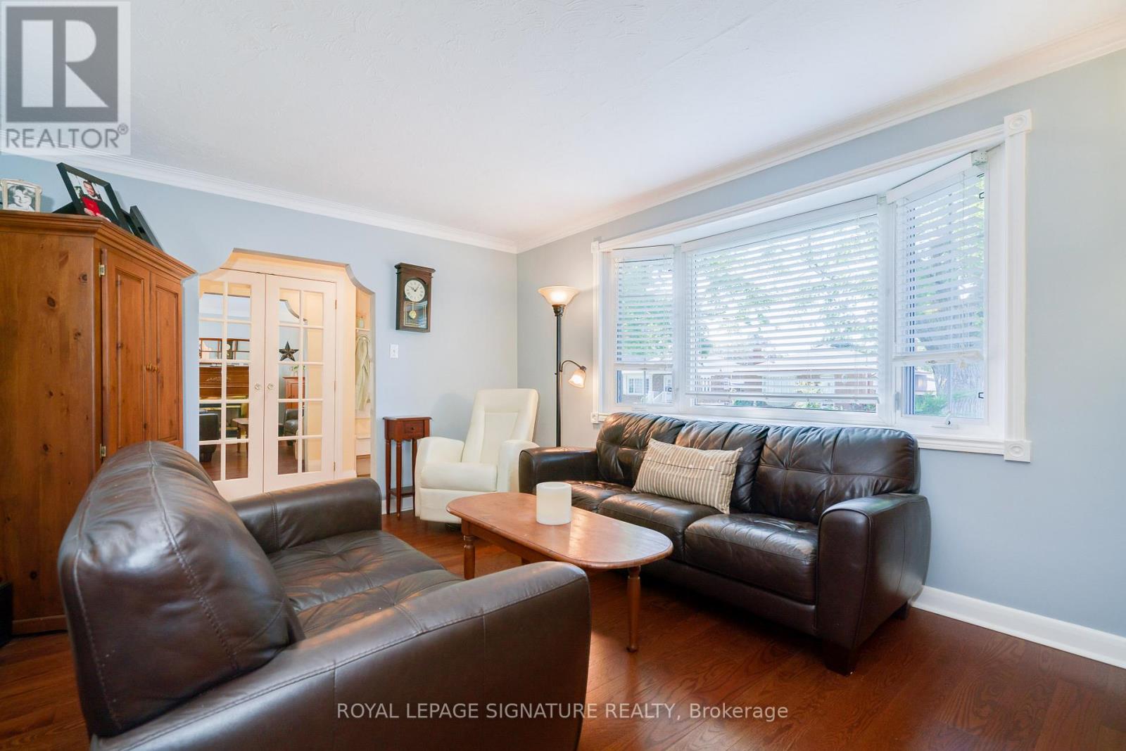 Photo 3 of 22 Bardwell Crescent, Toronto ON