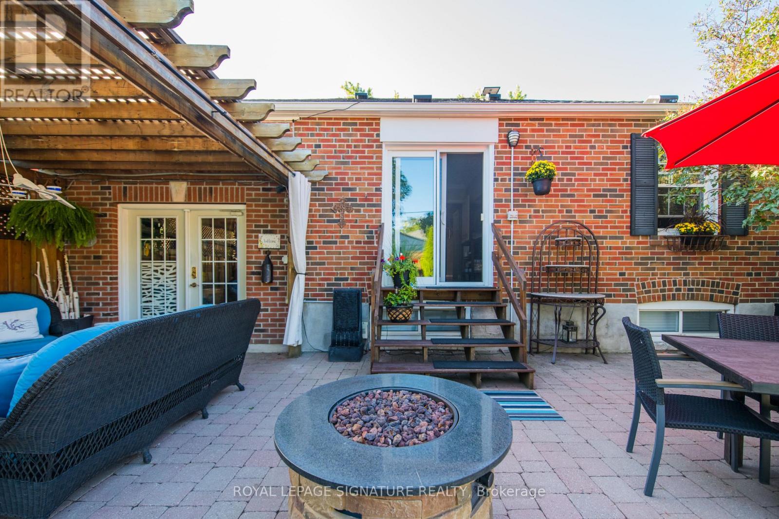 Photo 31 of 22 Bardwell Crescent, Toronto ON
