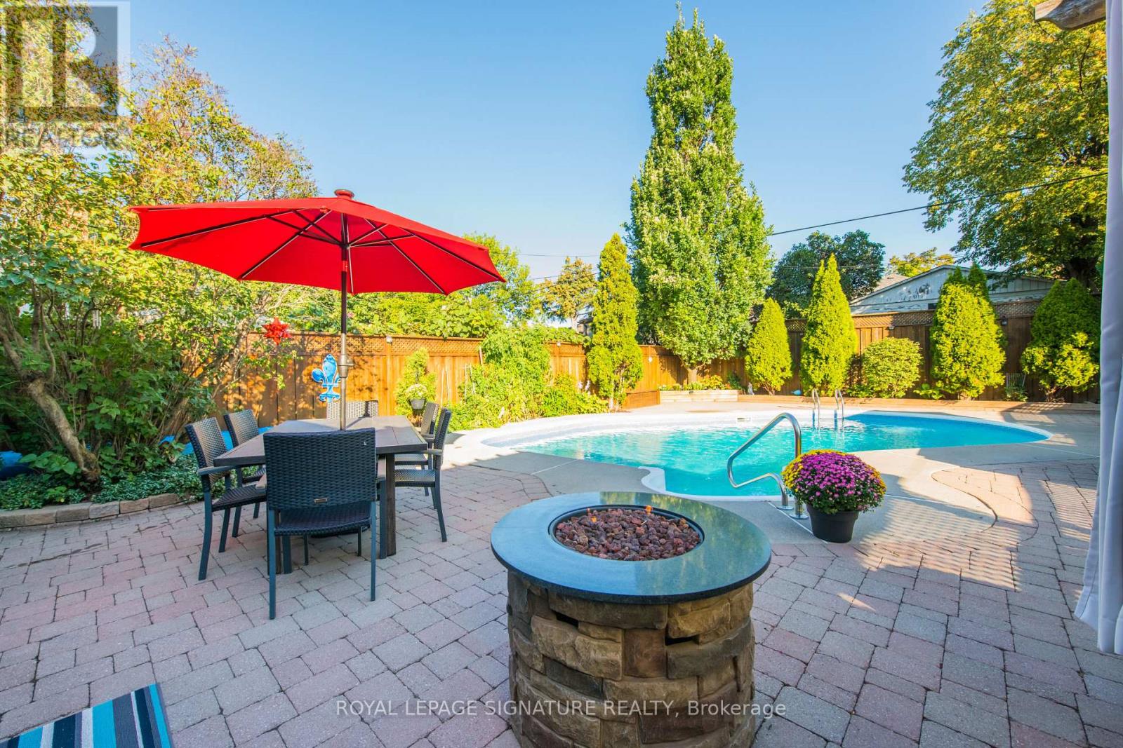 Photo 32 of 22 Bardwell Crescent, Toronto ON