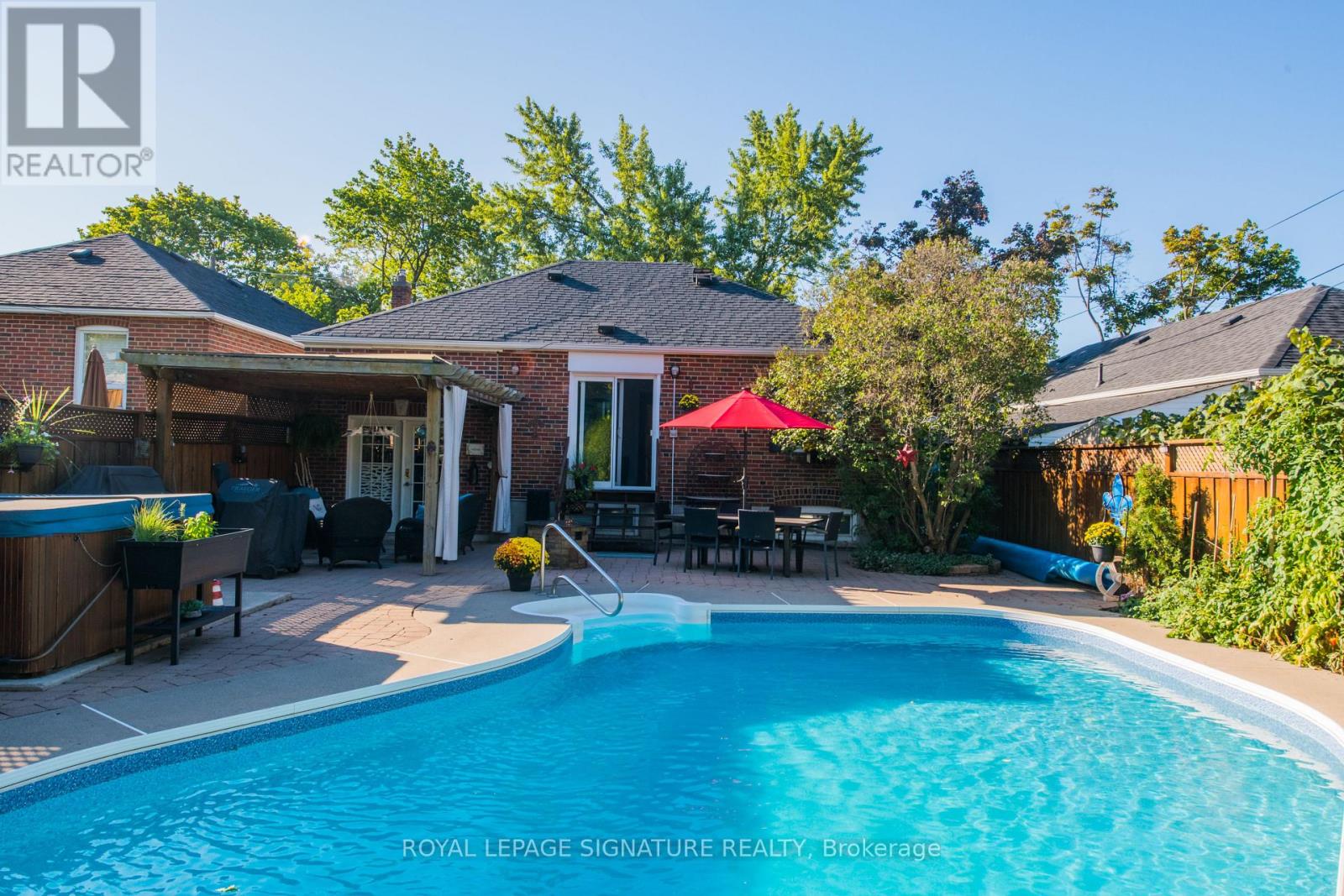 Photo 38 of 22 Bardwell Crescent, Toronto ON