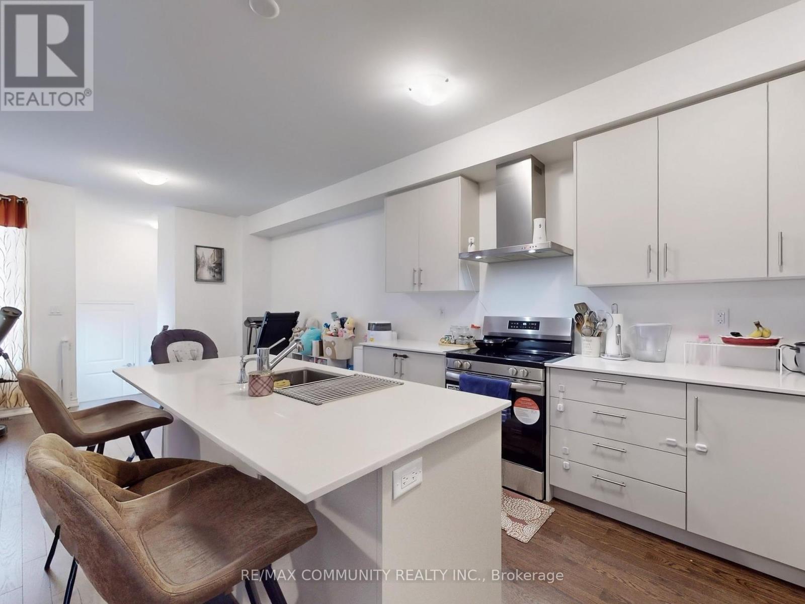 Photo 16 of 474 Twin Streams Road, Whitby ON