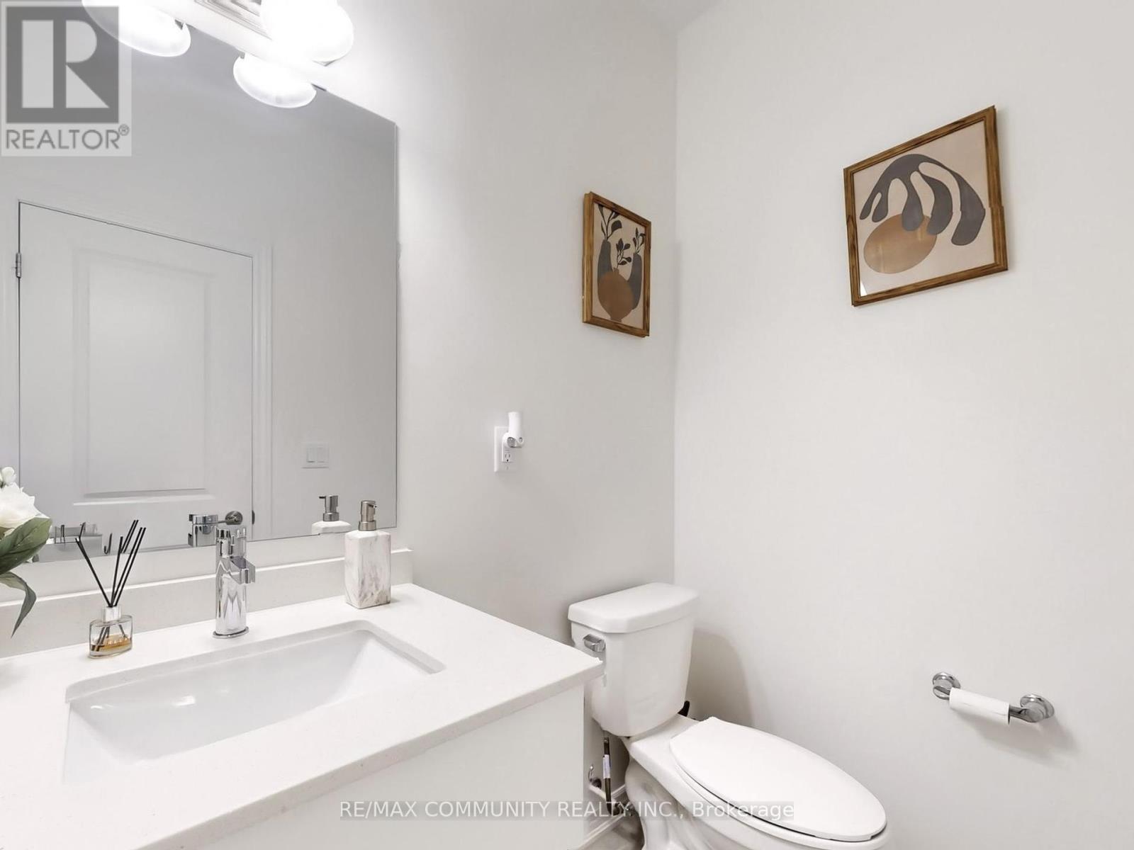 Photo 19 of 474 Twin Streams Road, Whitby ON