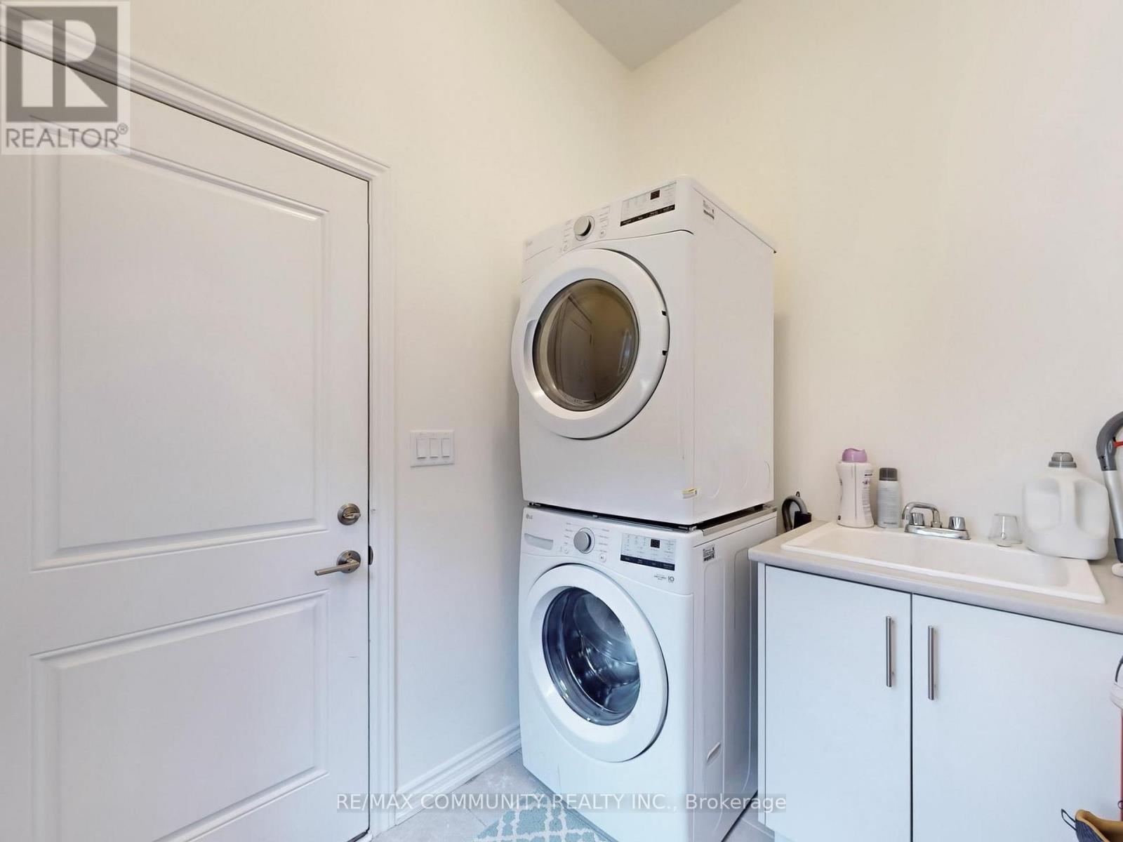 Photo 20 of 474 Twin Streams Road, Whitby ON