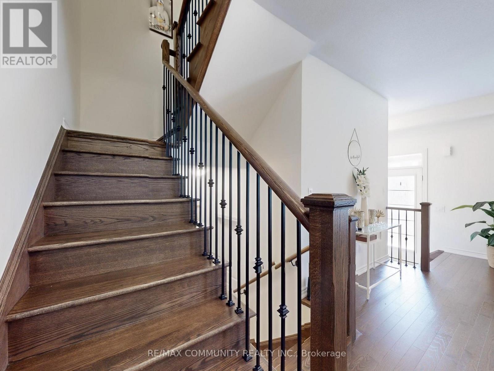 Photo 22 of 474 Twin Streams Road, Whitby ON