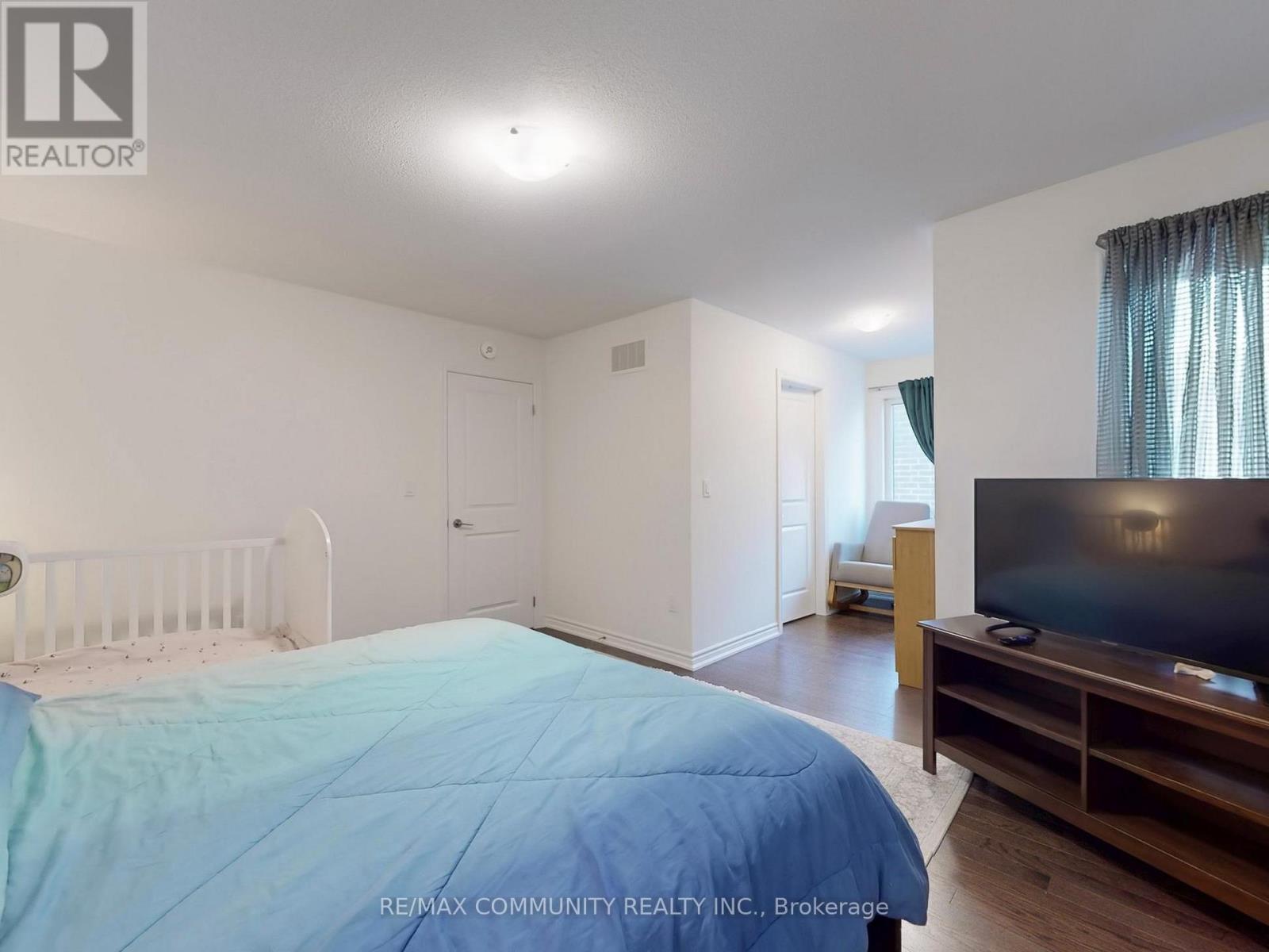 Photo 26 of 474 Twin Streams Road, Whitby ON