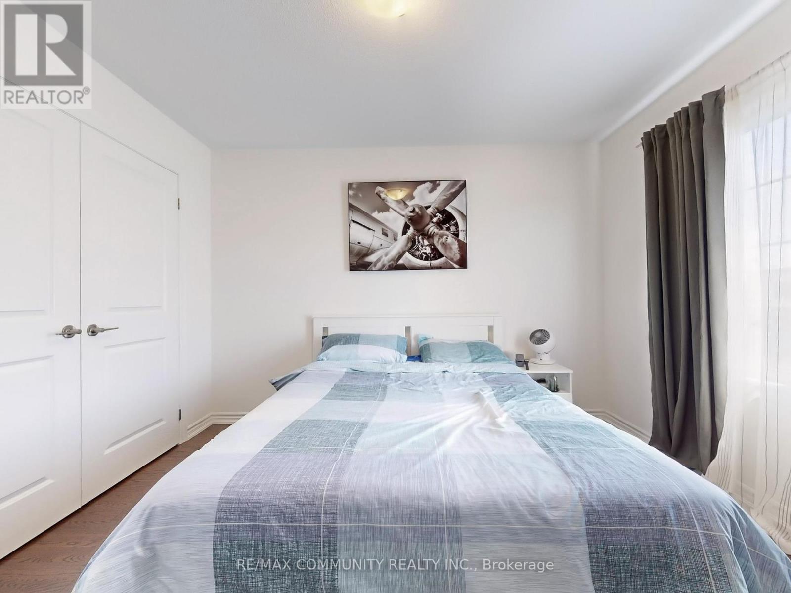 Photo 32 of 474 Twin Streams Road, Whitby ON