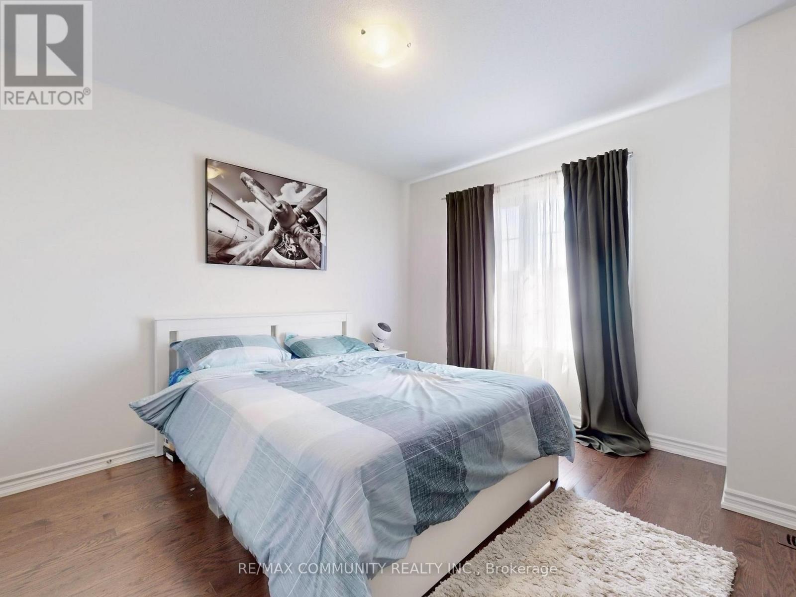 Photo 33 of 474 Twin Streams Road, Whitby ON