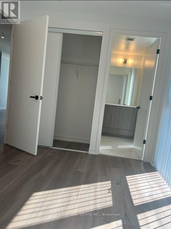 Photo 13 of 2912 28 Interchange Way, Vaughan ON