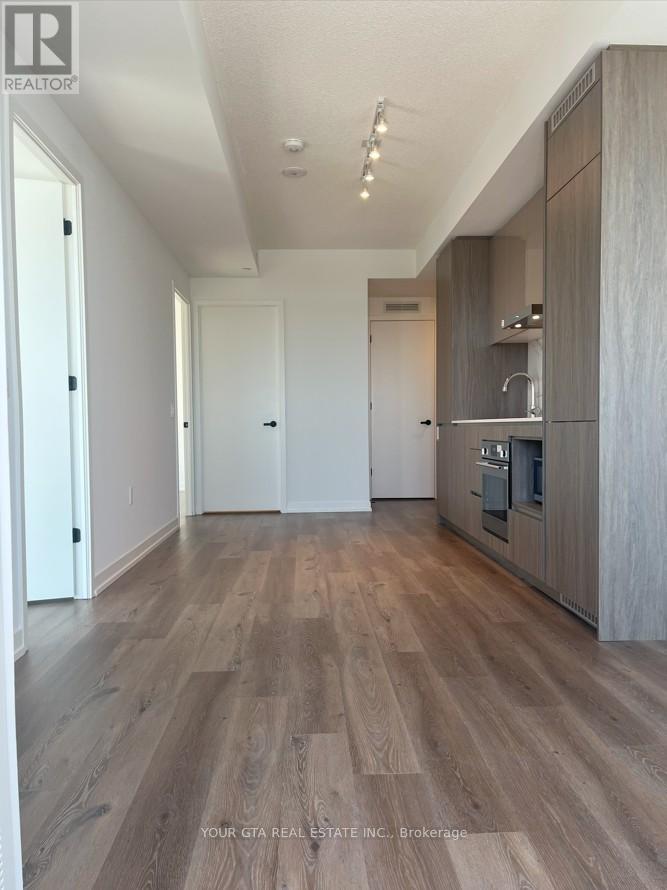 Photo 9 of 2912 28 Interchange Way, Vaughan ON