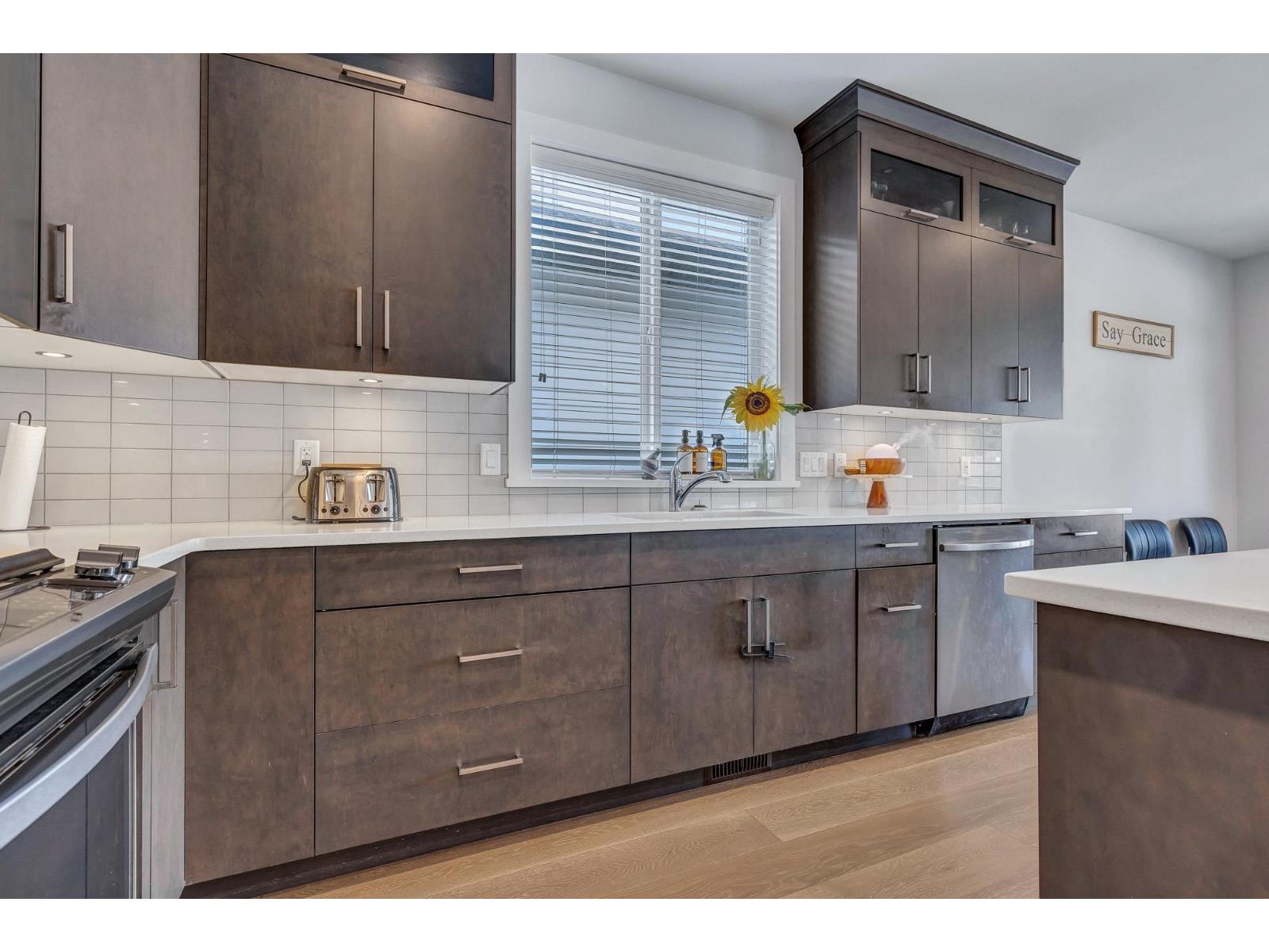 Photo 10 of 34645 3rd Avenue, Abbotsford BC