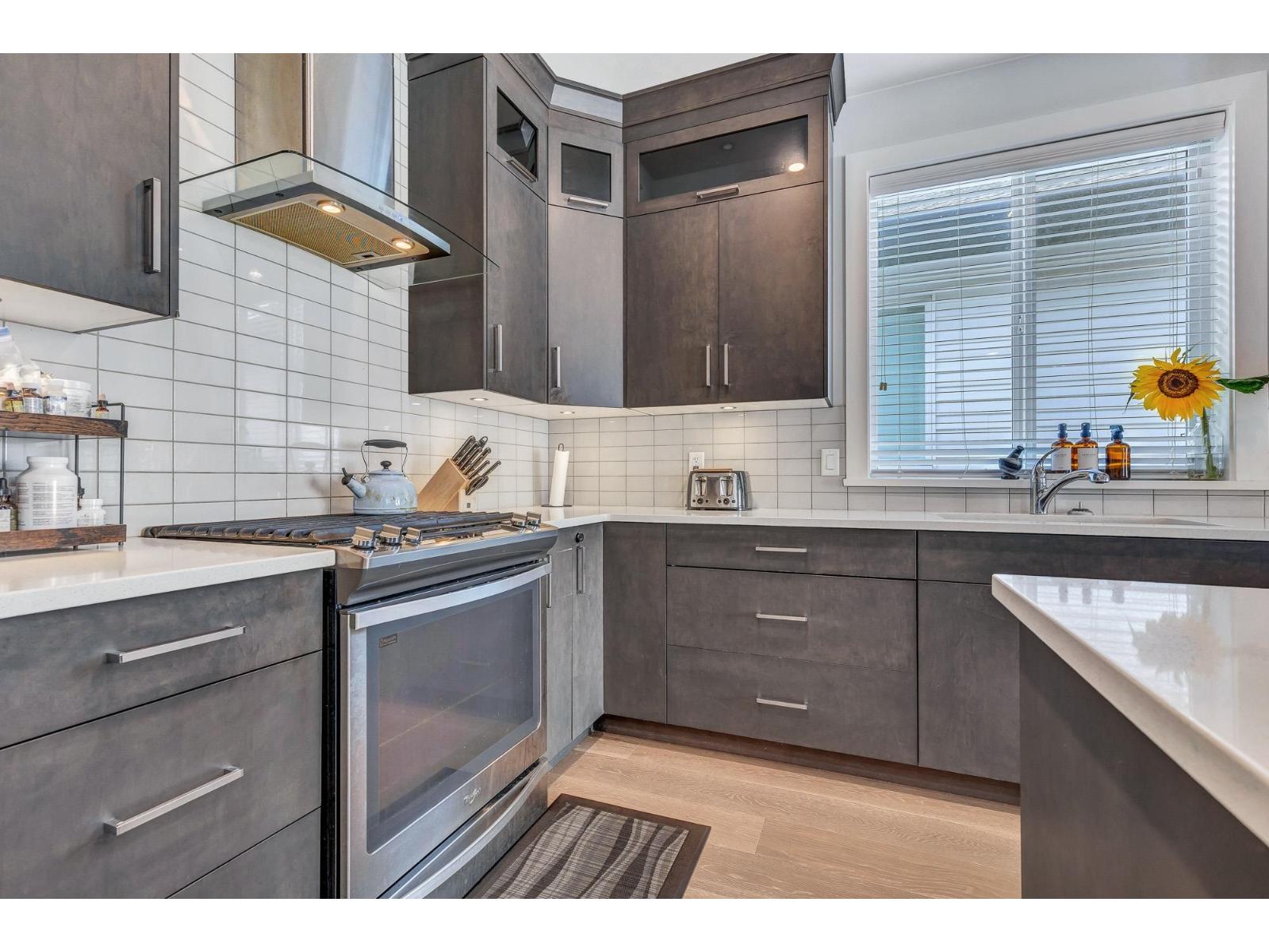 Photo 8 of 34645 3rd Avenue, Abbotsford BC