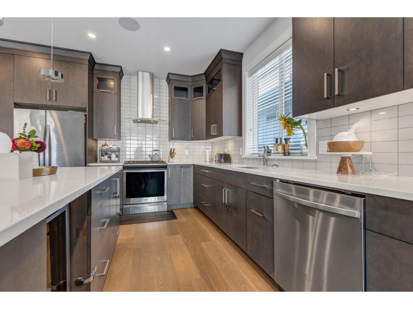 Photo 12 of 34645 3rd Avenue, Abbotsford BC