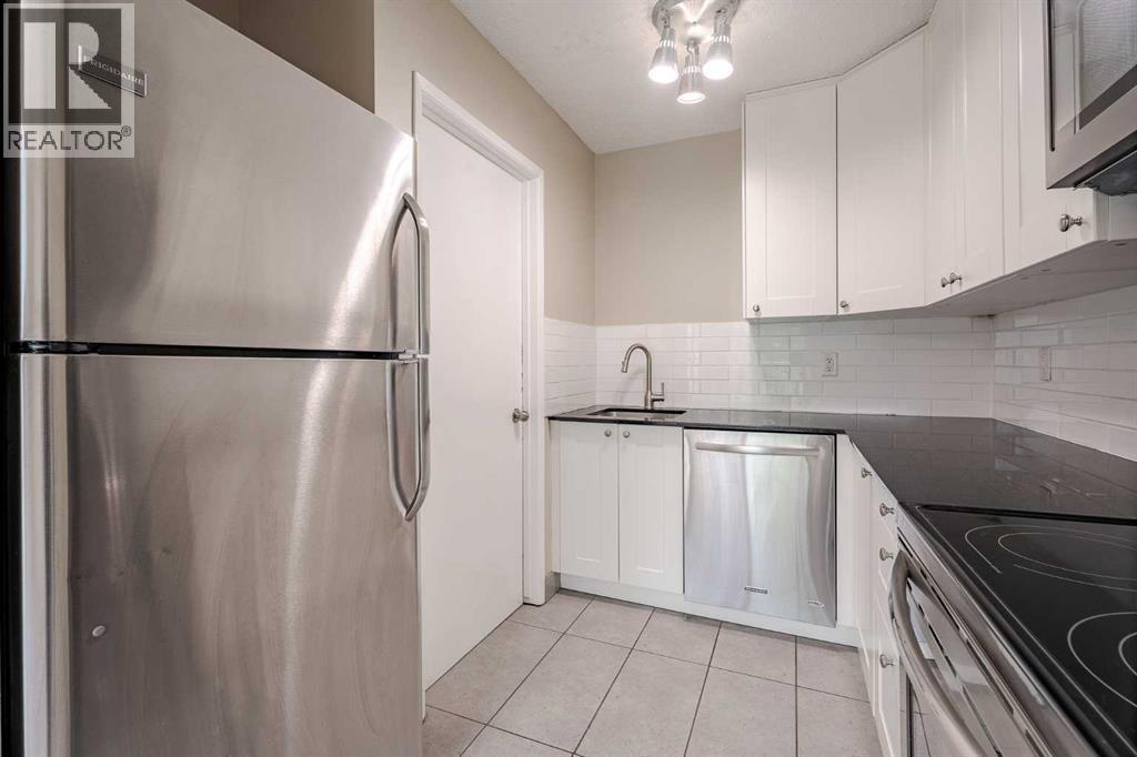 Photo 13 of 1310 3500 Varsity Drive Nw, Calgary AB