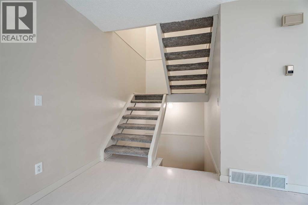 Photo 5 of 1310 3500 Varsity Drive Nw, Calgary AB