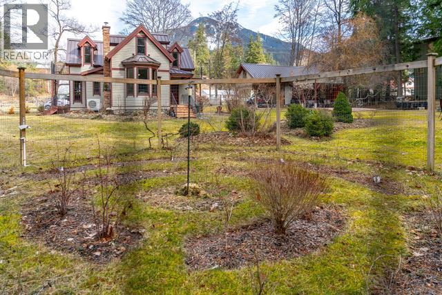  305 Bellevue Street, New Denver