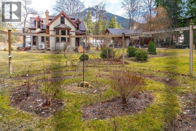  305 Bellevue Street, New Denver