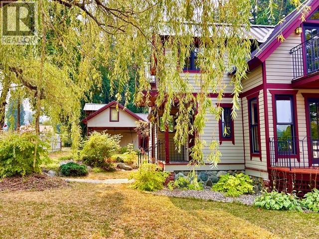 305 Bellevue Street - Photo 3 of 41, New Denver, British Columbia