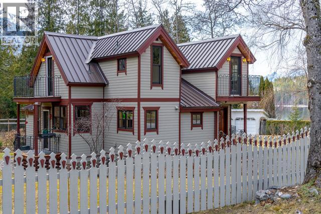  305 Bellevue Street, New Denver