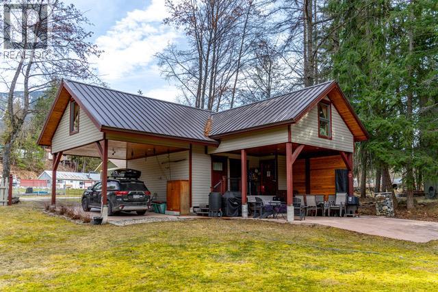  305 Bellevue Street, New Denver