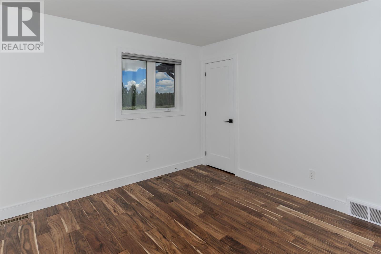 Photo 25 of 433 Muskrat Dr, Thunder Bay ON