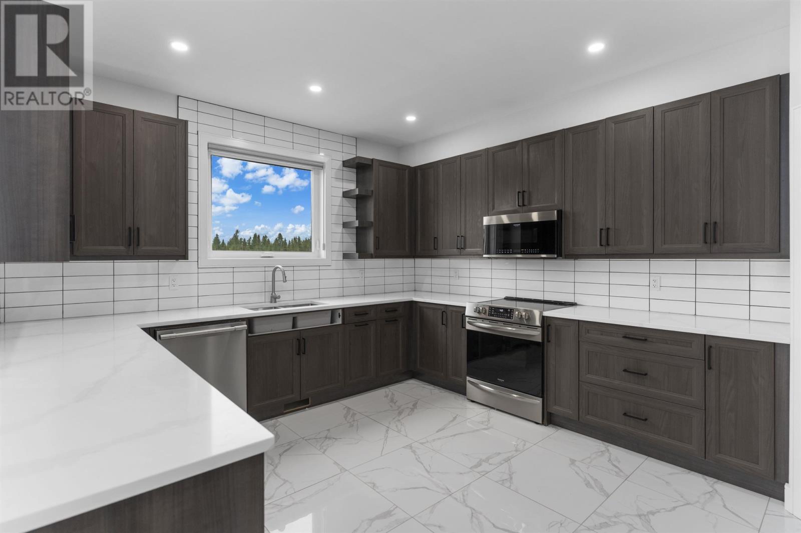 Photo 16 of 433 Muskrat Dr, Thunder Bay ON