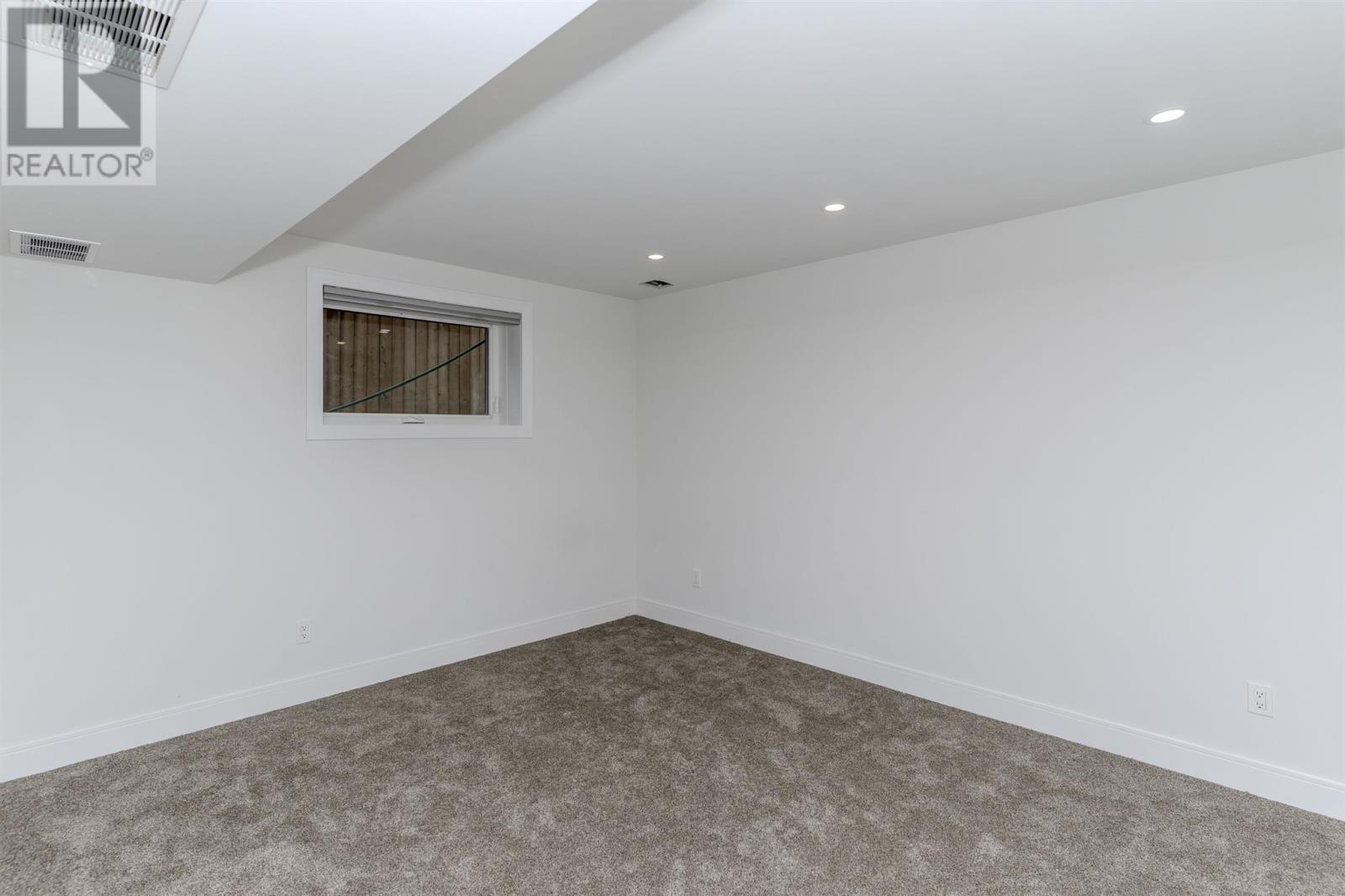 Photo 40 of 433 Muskrat Dr, Thunder Bay ON