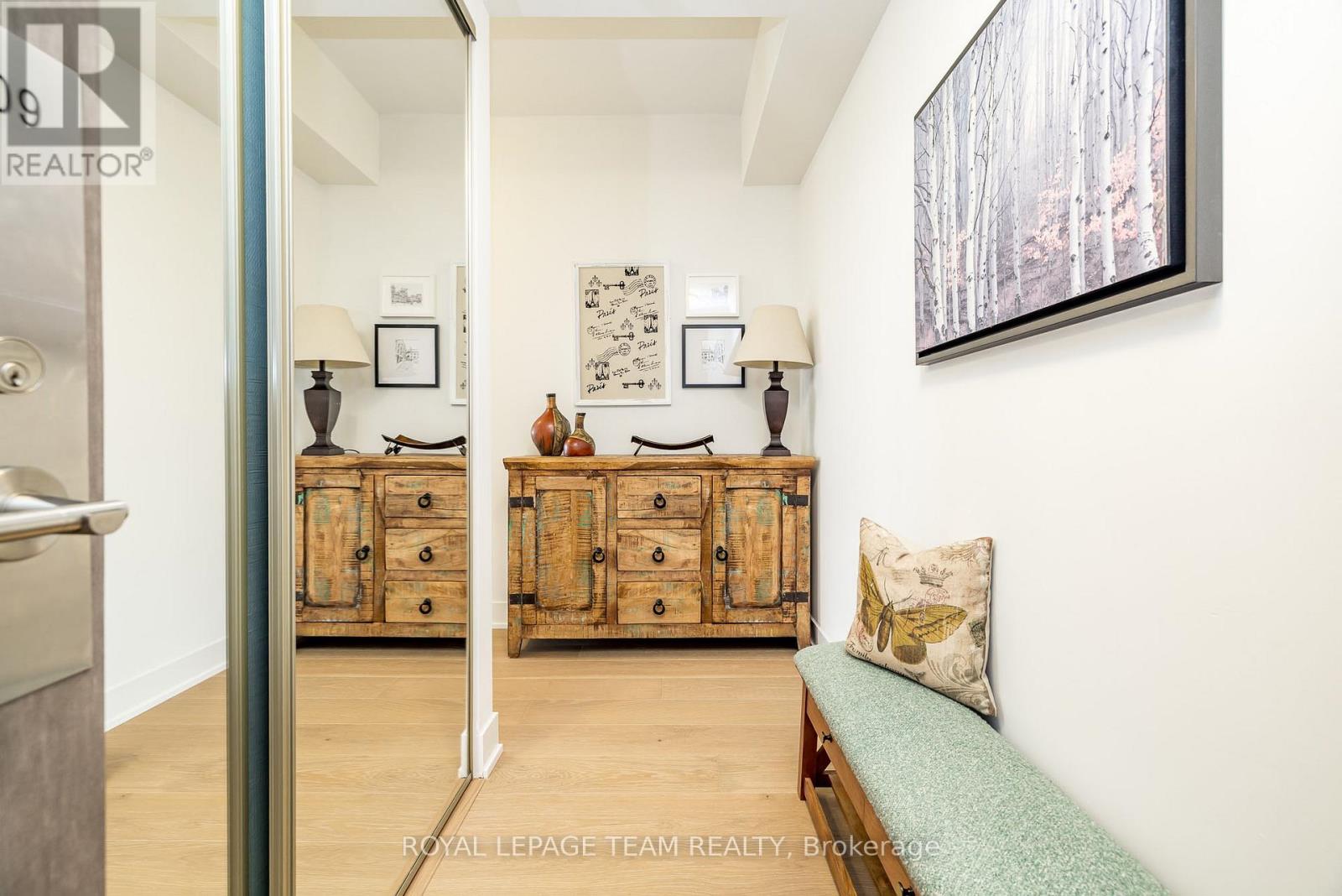 Photo 8 of 709 485 Richmond Road N, Ottawa ON