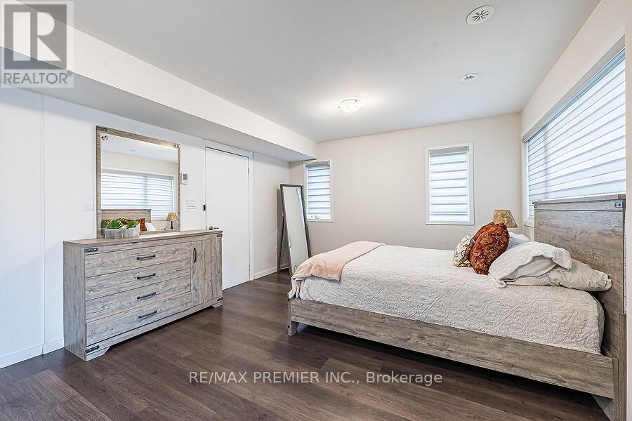 Photo 37 of 77 Sydney Circle, Vaughan ON