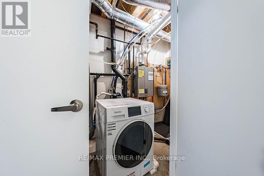 Photo 39 of 77 Sydney Circle, Vaughan ON